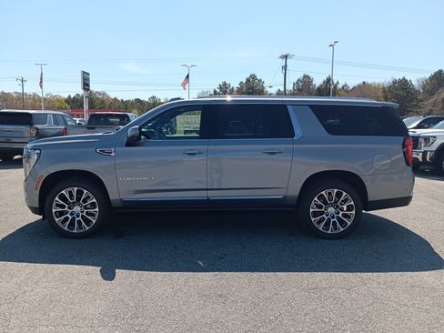New 2026 GMC Yukon XL Denali w/ Denali Reserve Package image 3