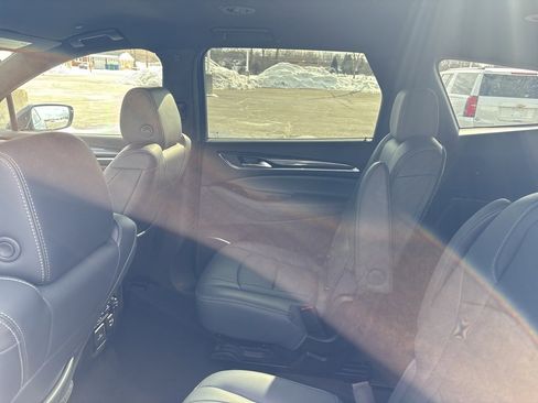 Used 2022 Buick Enclave Premium image 19