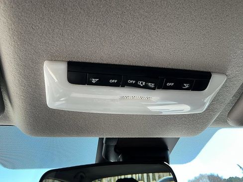 New 2025 Nissan Versa SV w/ Trunk Package image 20