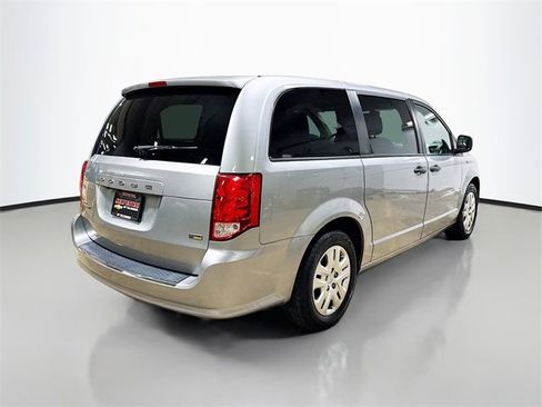 Used 2019 Dodge Grand Caravan SE image 6