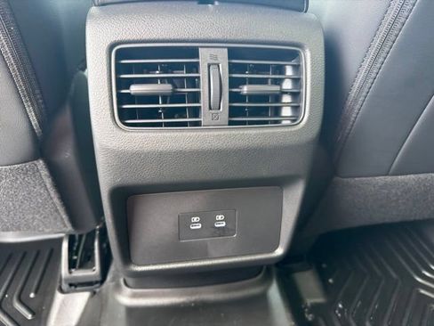 Used 2024 Nissan Rogue Platinum AWD/4WD image 19