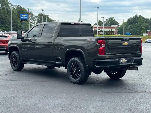 Used 2023 Chevrolet Silverado 2500 Custom w/ Custom Value Package AWD/4WD image 5
