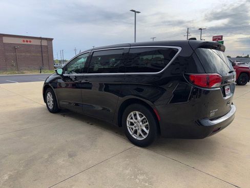 Used 2023 Chrysler Voyager LX FWD image 7
