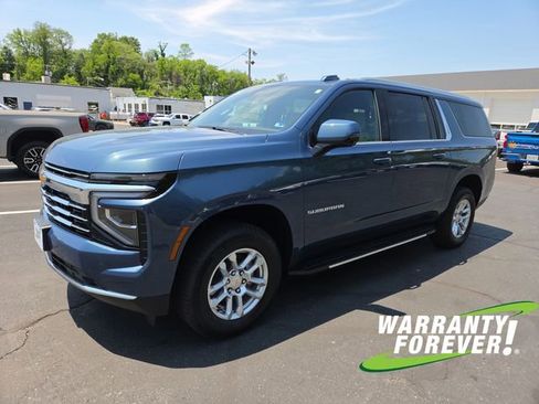 New 2026 Chevrolet Suburban LT w/ Comfort Package AWD/4WD image 3