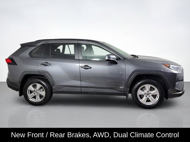 Used 2021 Toyota RAV4 XLE AWD/4WD image 2