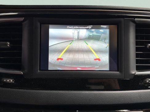 Used 2018 Chrysler Pacifica Touring Plus FWD image 26