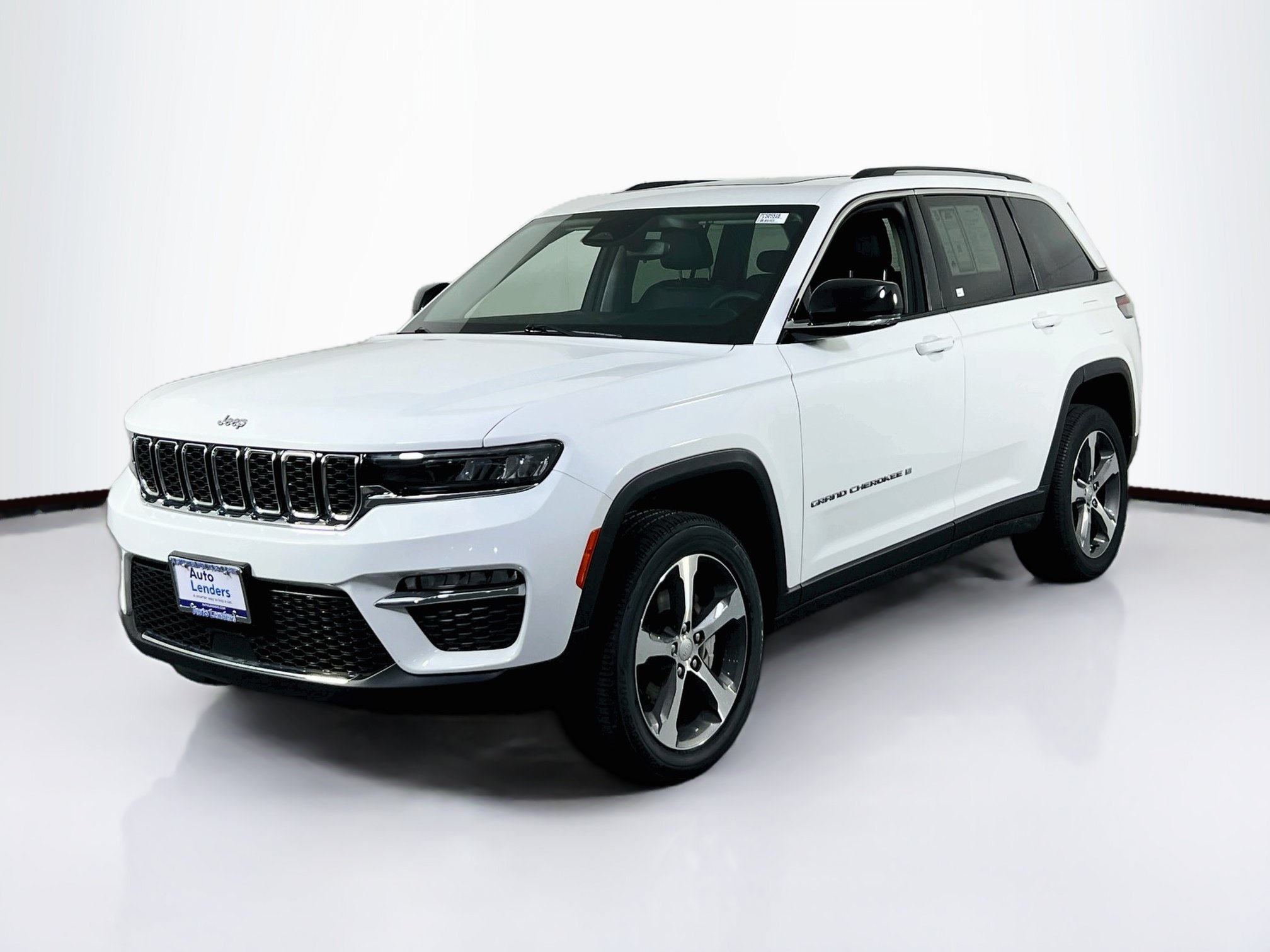 Used 2023 Jeep Grand Cherokee Limited AWD/4WD image 1