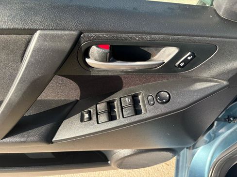 Used 2011 MAZDA MAZDA3 i Touring FWD image 35