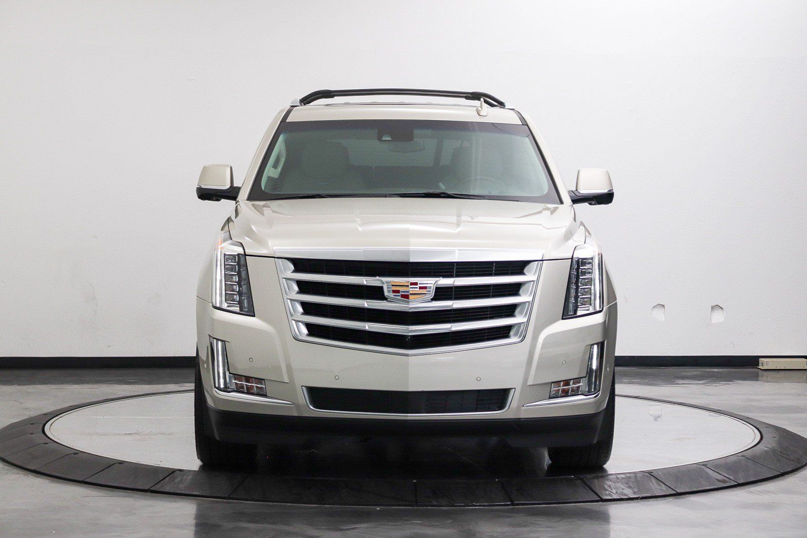 Used 2017 Cadillac Escalade Premium Luxury AWD/4WD image 16