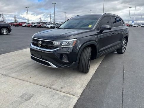 Used 2022 Volkswagen Taos SE image 7