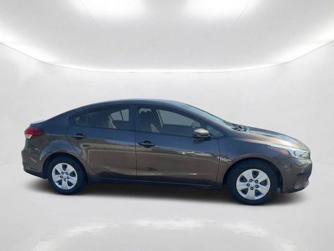 Used 2017 Kia Forte LX FWD image 4