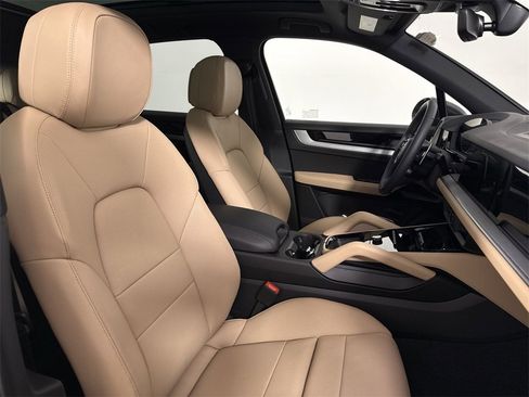 New 2026 Porsche Cayenne image 24