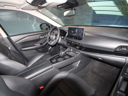 Used 2024 Nissan Rogue SL w/ SL Premium Package image 25