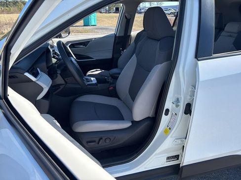 Used 2024 Toyota RAV4 XLE image 28