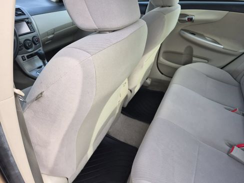 Used 2013 Toyota Corolla LE FWD image 18