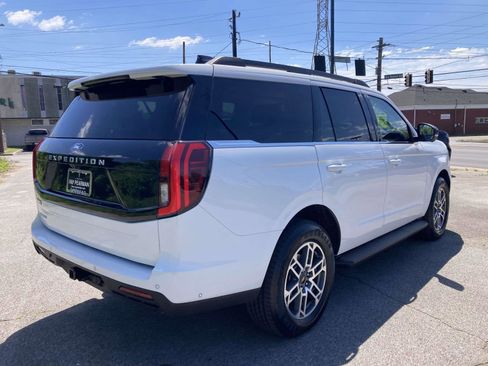 Used 2025 Ford Expedition Active RWD image 3