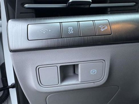 Used 2025 Hyundai Kona SEL image 21