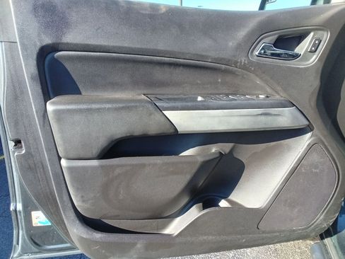 Used 2015 Chevrolet Colorado LT w/ LT Convenience Package image 9