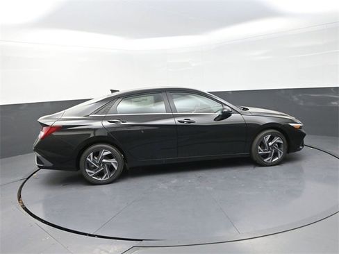 New 2026 Hyundai Elantra Limited image 9