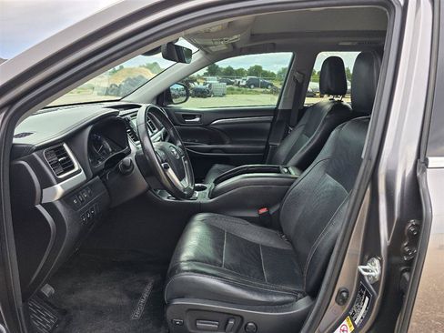 Used 2017 Toyota Highlander Limited AWD/4WD image 7