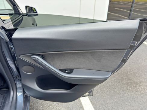 Used 2020 Tesla Model Y Long Range AWD/4WD image 45