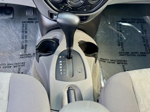 Used 2005 Ford Focus ZX4 Sedan FWD image 16