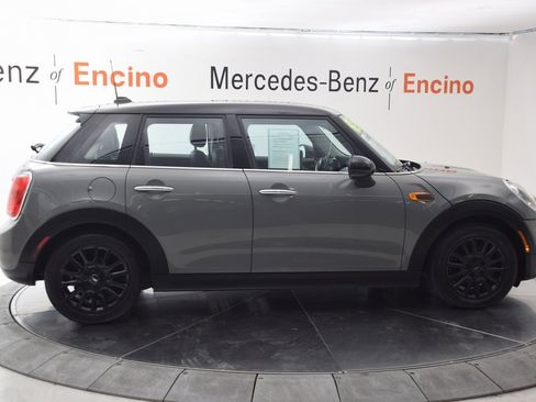 Used 2015 MINI Cooper 4-Door Hardtop image 7