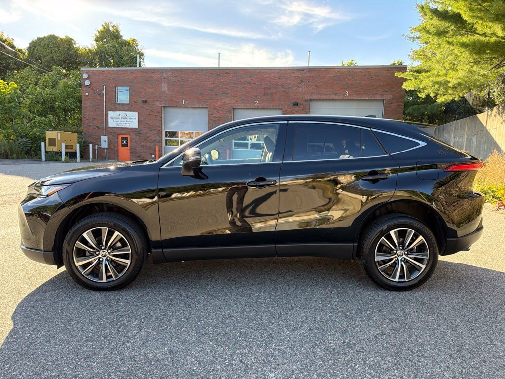 Used 2023 Toyota Venza LE AWD/4WD image 3