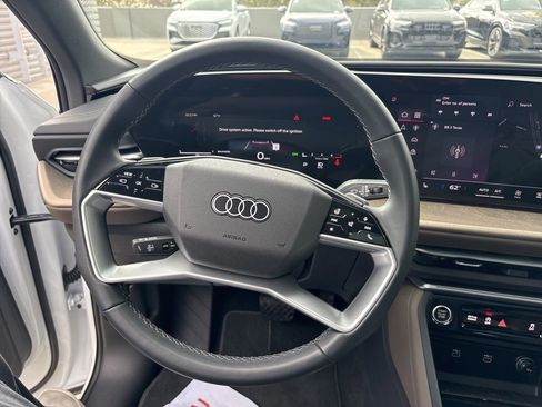 Used 2025 Audi Q5 Premium w/ Convenience Package image 21