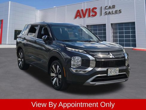 Used 2025 Mitsubishi Outlander SE AWD/4WD image 3