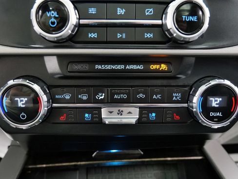 Used 2022 Ford F250 Lariat w/ Black Appearance Package AWD/4WD image 34