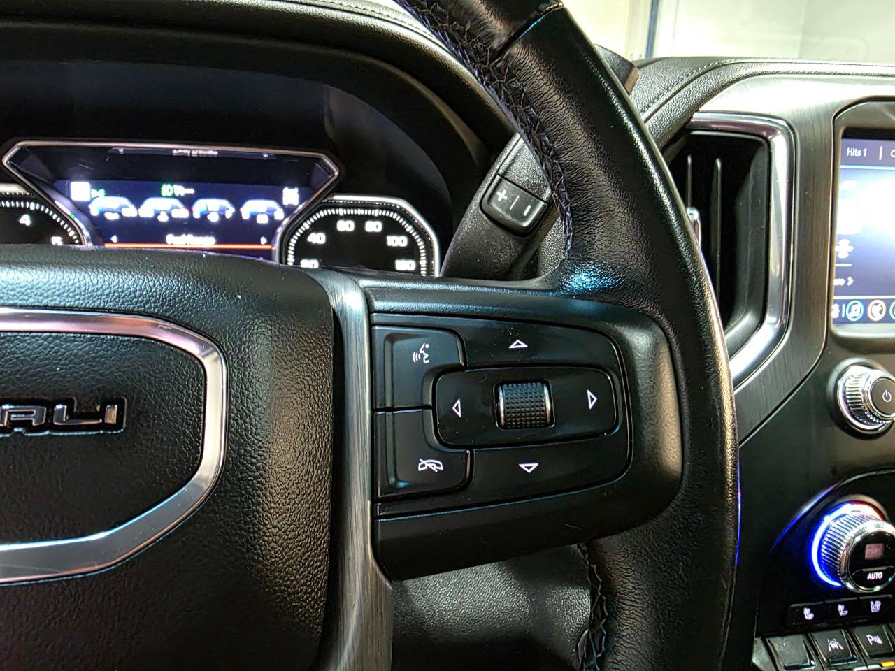 Used 2022 GMC Sierra 1500 Denali w/ Driver Alert Package II AWD/4WD image 34