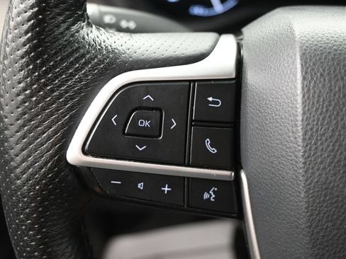 Used 2022 Toyota Sienna XLE FWD image 18