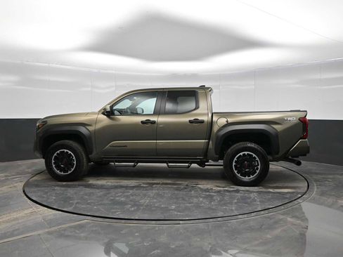 Used 2024 Toyota Tacoma TRD Off-Road image 5