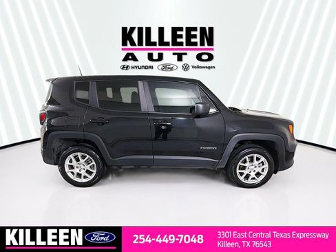 Used 2023 Jeep Renegade Latitude AWD/4WD image 9