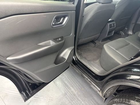 Used 2024 Nissan Rogue S image 36