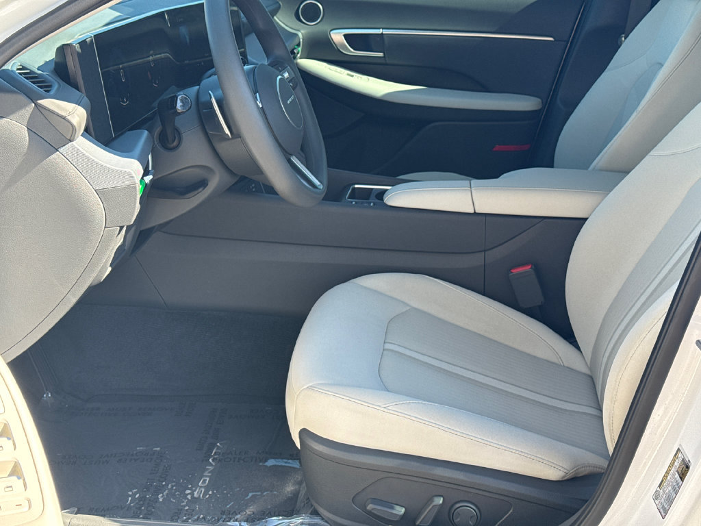Certified 2025 Hyundai Sonata SEL FWD image 2