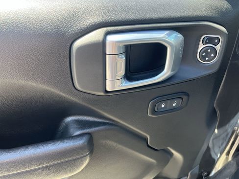Used 2023 Jeep Wrangler Unlimited w/ Cold Weather Group AWD/4WD image 20
