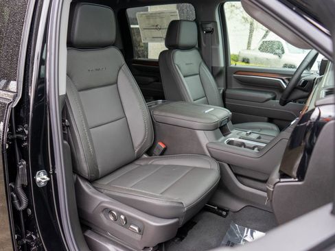 New 2026 GMC Sierra 3500 Denali w/ Denali Reserve Package AWD/4WD image 9