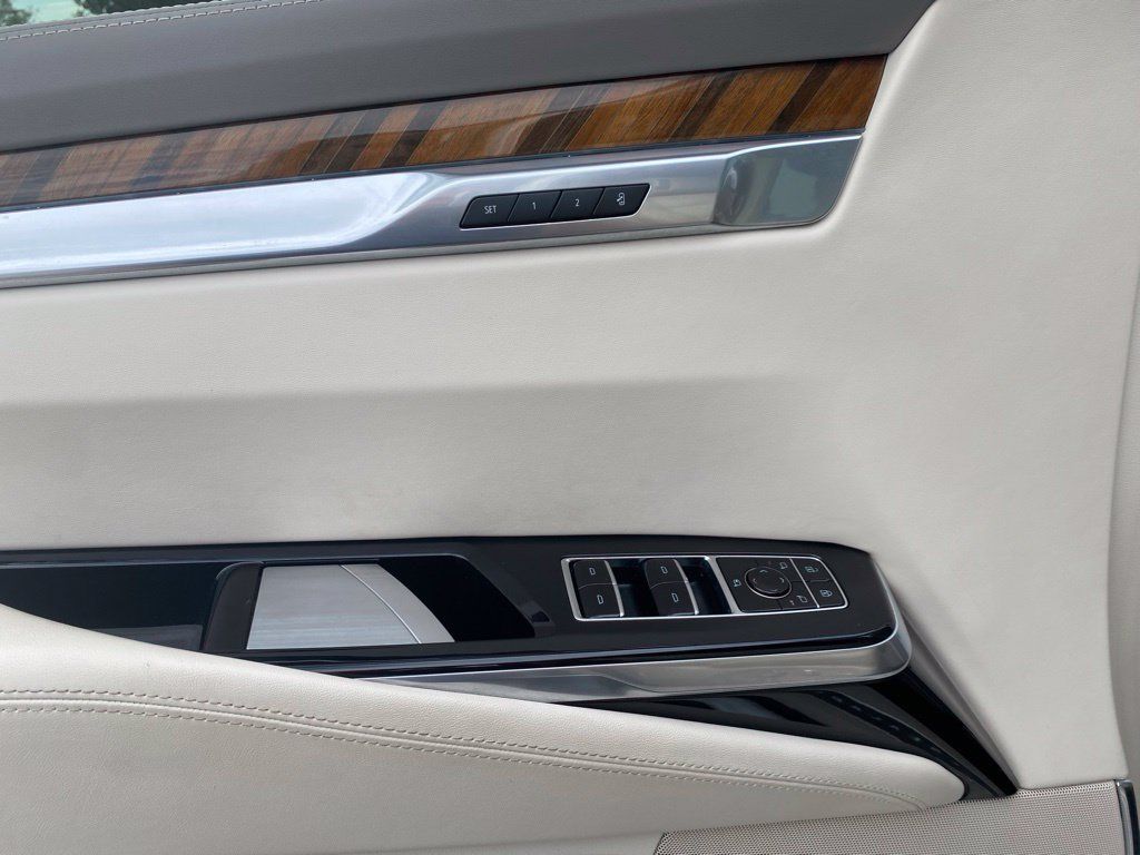 Used 2025 Cadillac Escalade Sport Platinum w/ LPO, ONYX Package AWD/4WD image 17