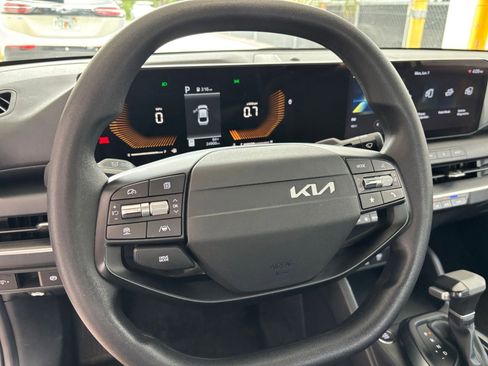 Used 2025 Kia K4 FWD image 29