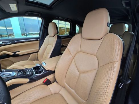 Used 2016 Porsche Cayenne AWD/4WD image 11