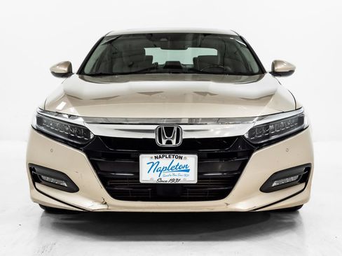 Used 2018 Honda Accord Touring image 4
