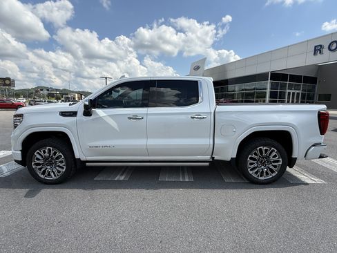 Used 2023 GMC Sierra 1500 Denali Ultimate AWD/4WD image 8