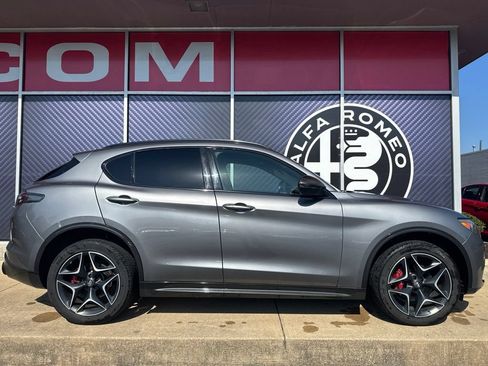 Used 2020 Alfa Romeo Stelvio Ti Sport AWD/4WD image 4