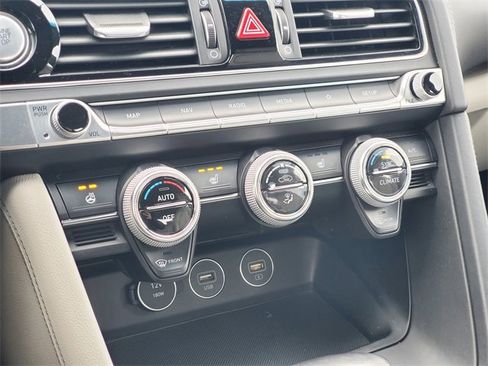 Used 2022 Genesis G70 2.0T image 20