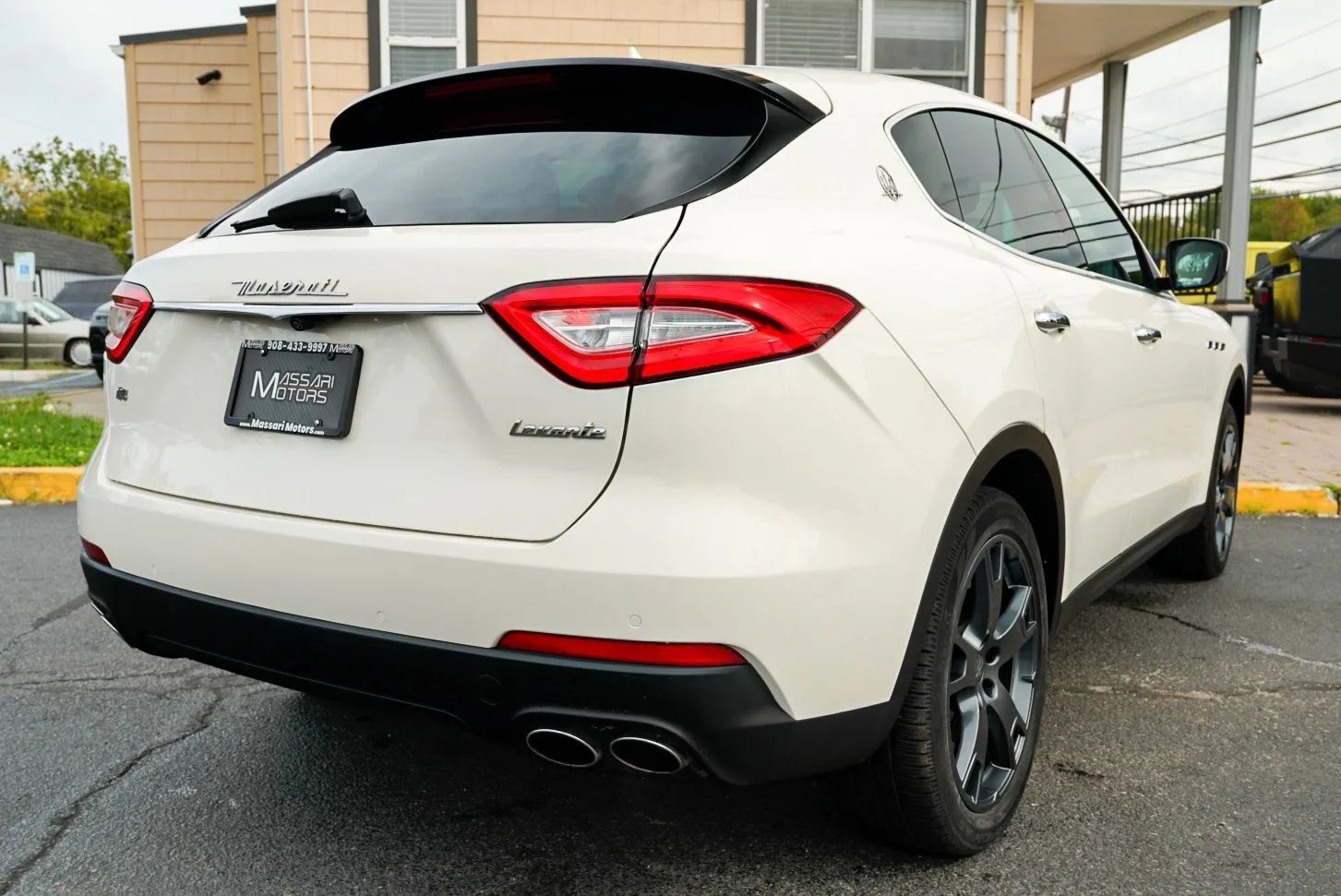 Used 2018 Maserati Levante AWD/4WD image 5