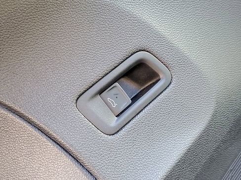 Used 2024 Volkswagen Atlas SE image 12