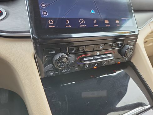 Used 2024 Jeep Grand Cherokee Limited image 18