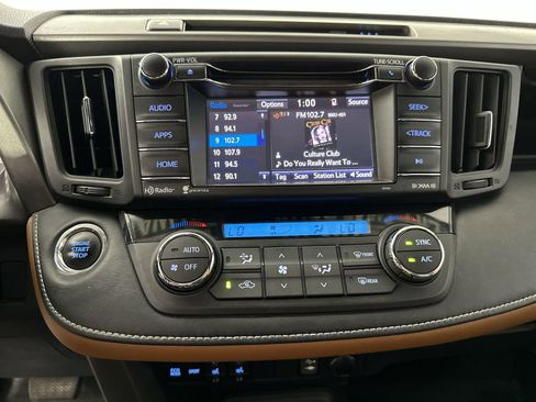 Used 2017 Toyota RAV4 SE image 21